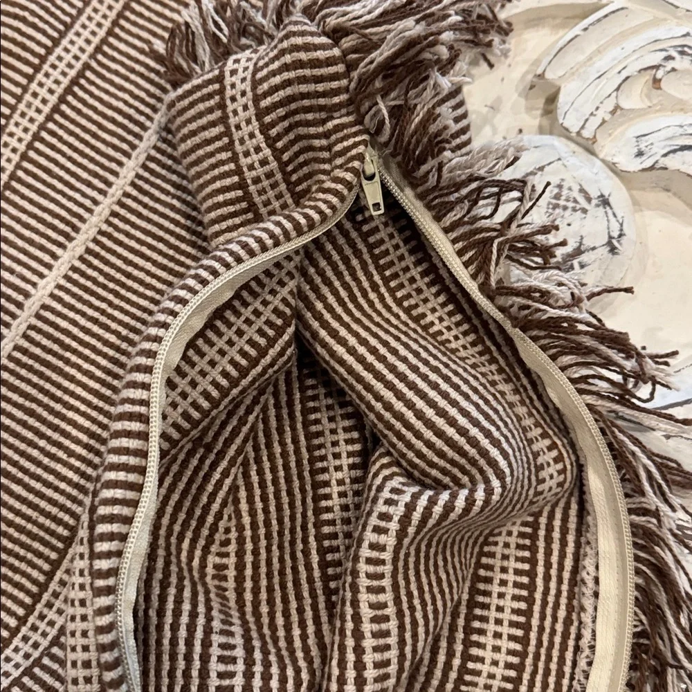 Dash & Albert Bunny Williams Pillow Sham 22’x 22’ 100% Cotton Woven fringe zip